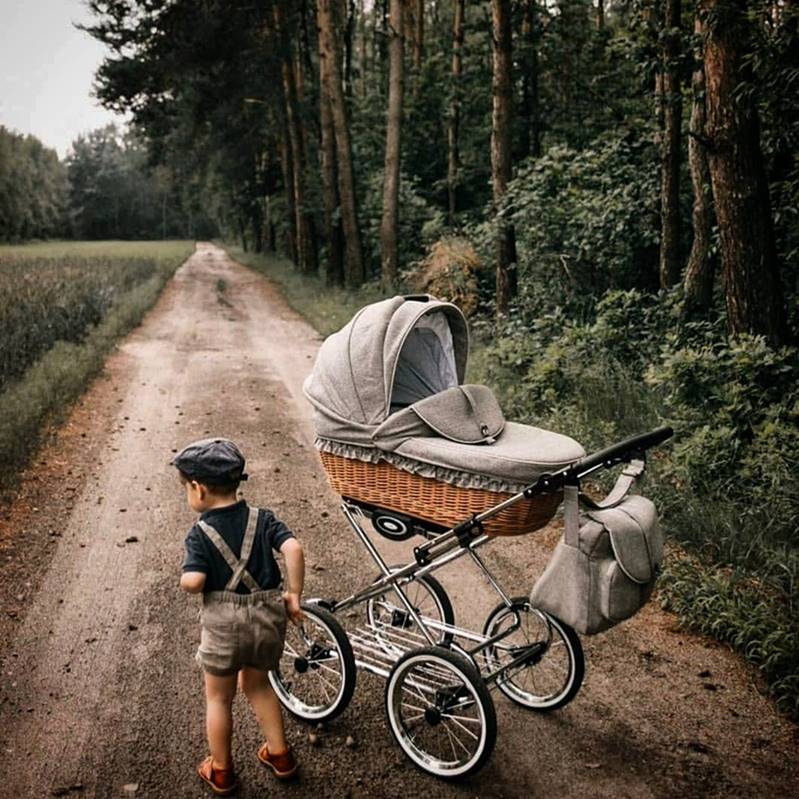 Vintage-style retro pram with classic large wheels – available at dadi-shop.pl